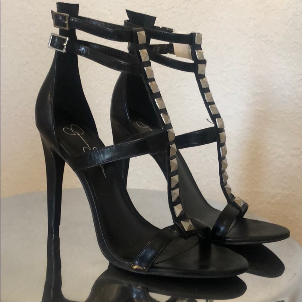 Jessica Simpson, Black strappy heel w/ studs